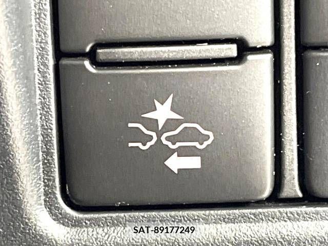 Toyota VOXY 2019-02 221329-2