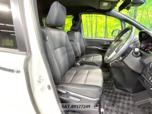 Toyota VOXY 2019-02 221329-8
