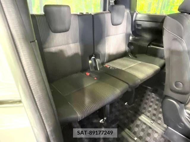 Toyota VOXY 2019-02 221329-10