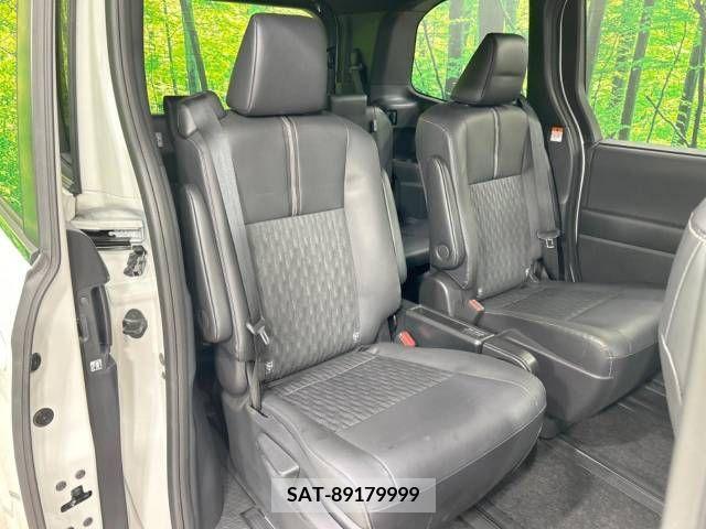 Toyota NOAH 2022-04 325904-9