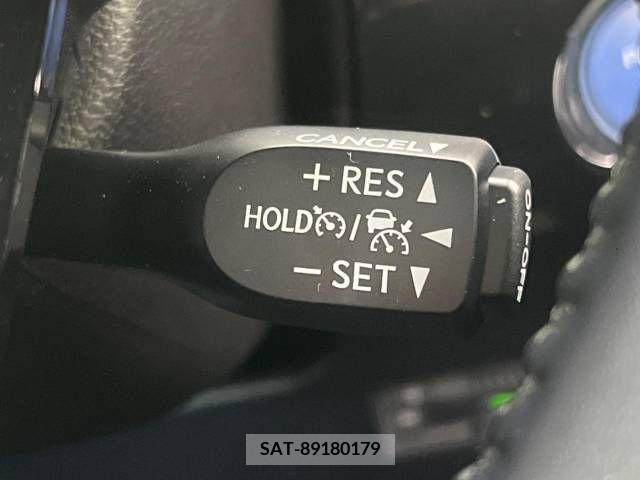 Toyota PRIUS 2019-06 225854-3