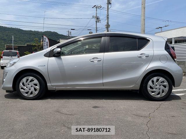 Toyota AQUA 2017-03 260141-5