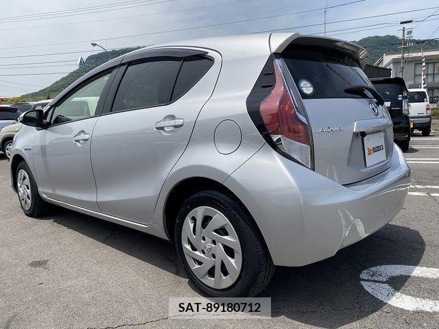 Toyota AQUA 2017-03 260141-6