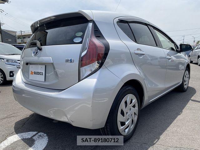 Toyota AQUA 2017-03 260141-8