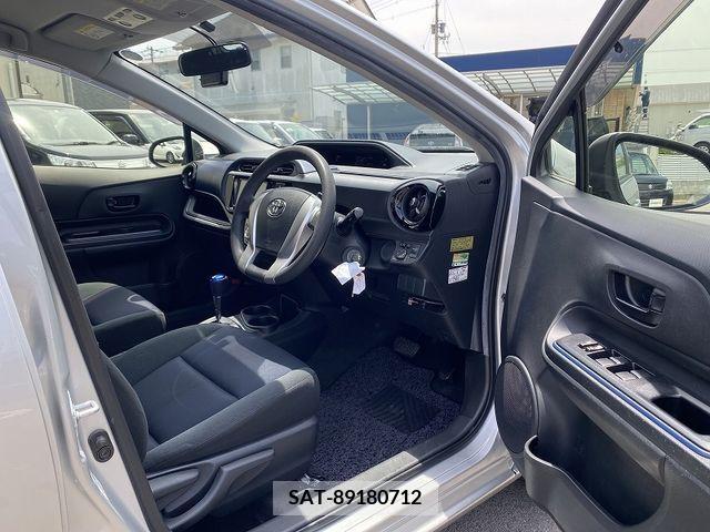 Toyota AQUA 2017-03 260141-10