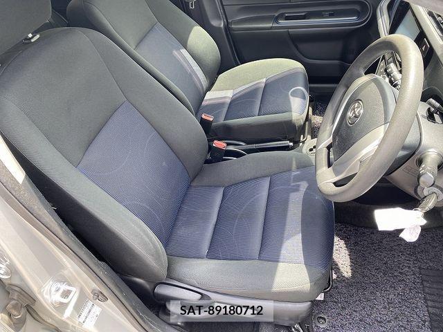 Toyota AQUA 2017-03 260141-11