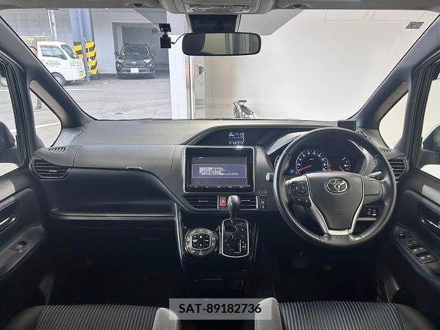 Toyota VOXY 2016-07 336355-1