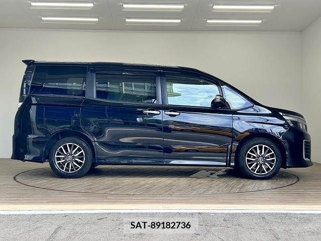Toyota VOXY 2016-07 336355-14