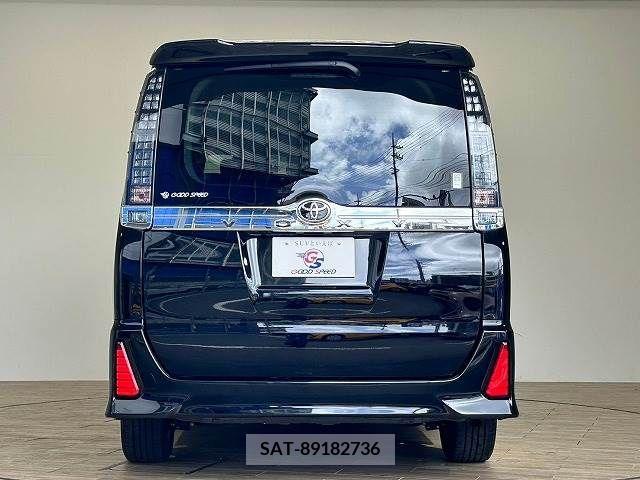 Toyota VOXY 2016-07 336355-12