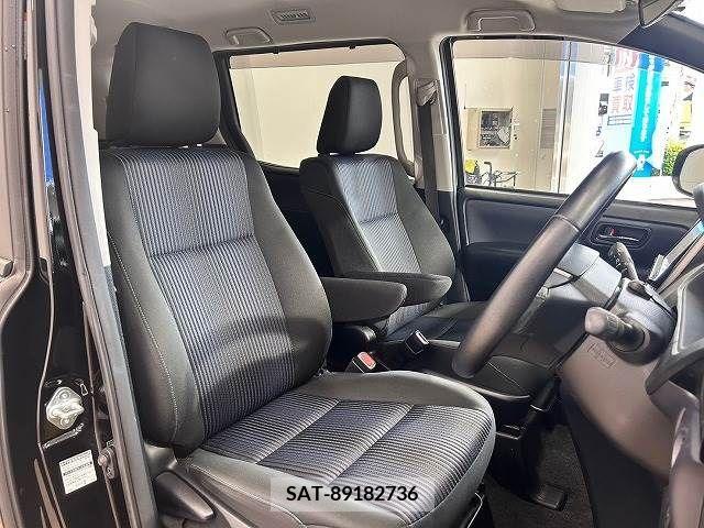 Toyota VOXY 2016-07 336355-8