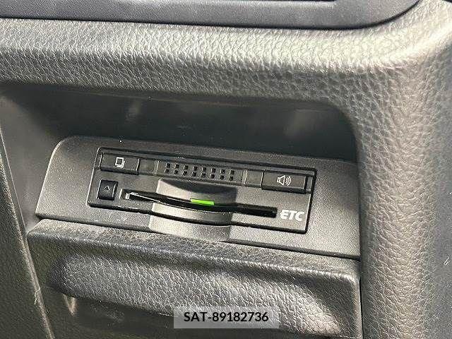 Toyota VOXY 2016-07 336355-6