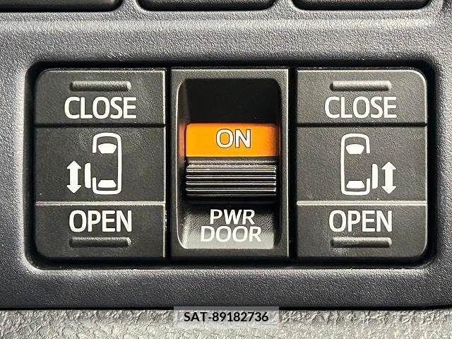 Toyota VOXY 2016-07 336355-5