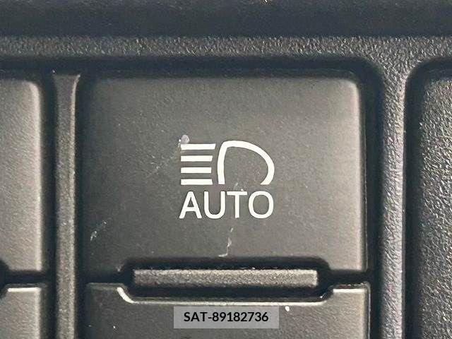Toyota VOXY 2016-07 336355-4