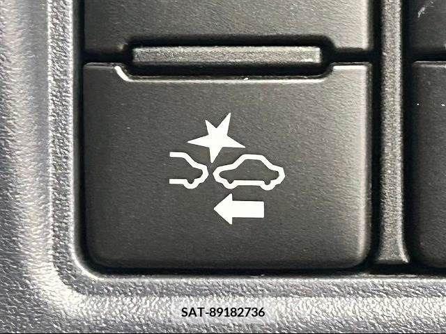 Toyota VOXY 2016-07 336355-3