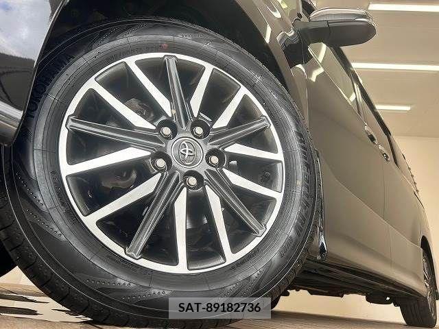 Toyota VOXY 2016-07 336355-18