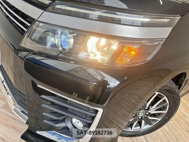Toyota VOXY 2016-07 336355-17