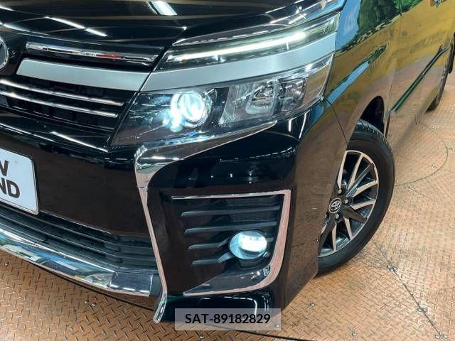 Toyota VOXY 2017-03 288909-13