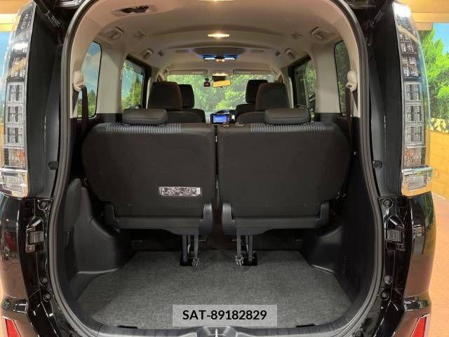 Toyota VOXY 2017-03 288909-11