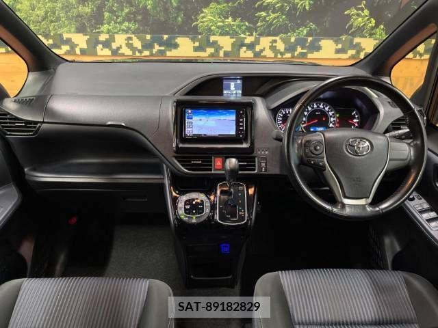 Toyota VOXY 2017-03 288909-1