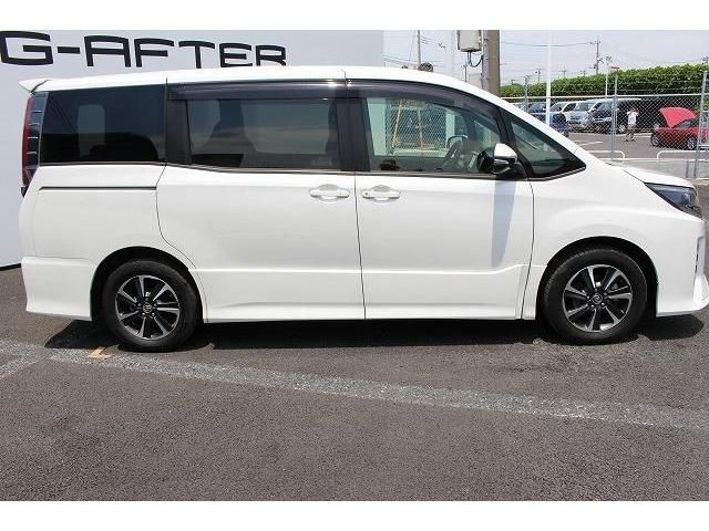 Toyota NOAH 2017-08 8355-7