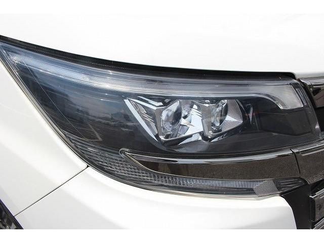 Toyota NOAH 2017-08 8355-10
