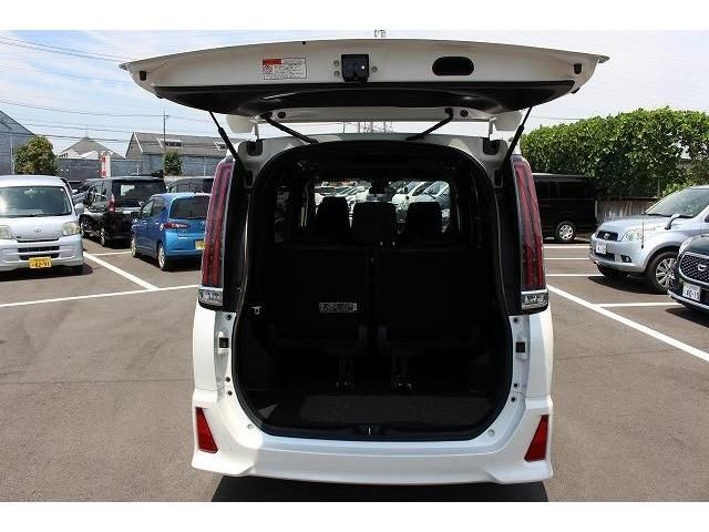 Toyota NOAH 2017-08 8355-17
