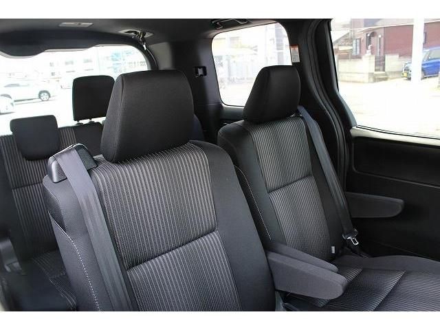 Toyota NOAH 2017-08 8355-13