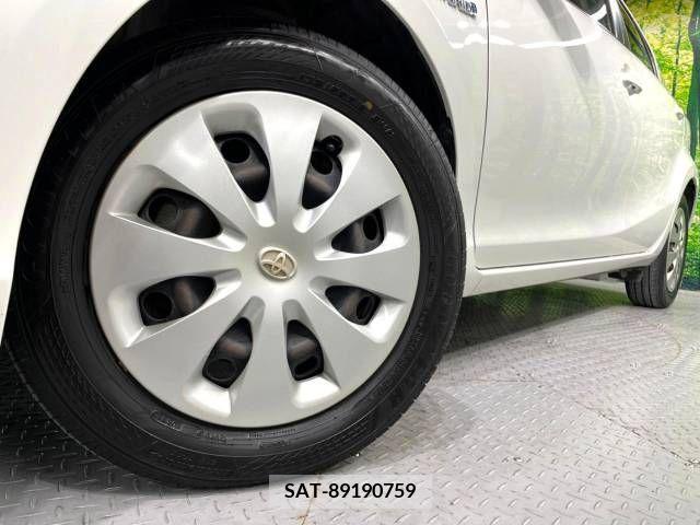 Toyota AQUA 2012-01 381484-12