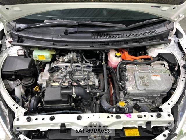 Toyota AQUA 2012-01 381484-17