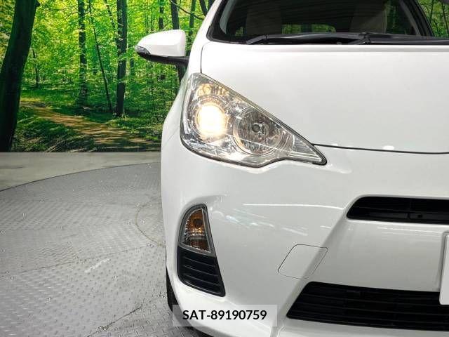 Toyota AQUA 2012-01 381484-11
