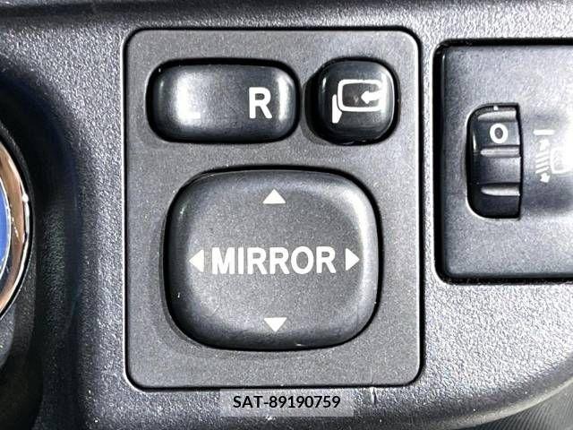 Toyota AQUA 2012-01 381484-5