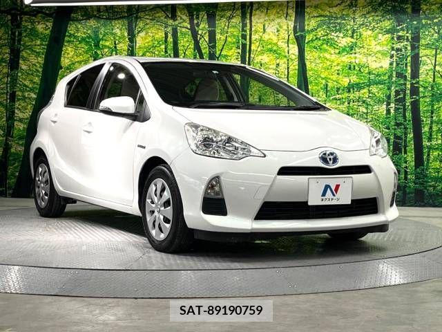 Toyota AQUA 2012-01 381484-15