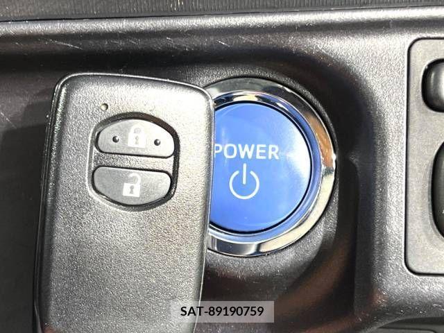 Toyota AQUA 2012-01 381484-4