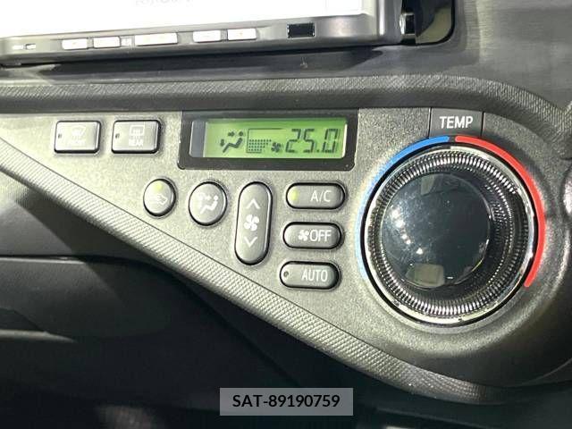 Toyota AQUA 2012-01 381484-3