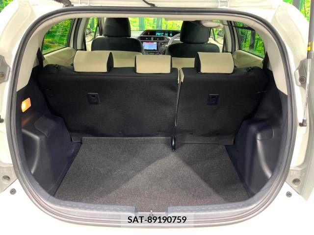 Toyota AQUA 2012-01 381484-9