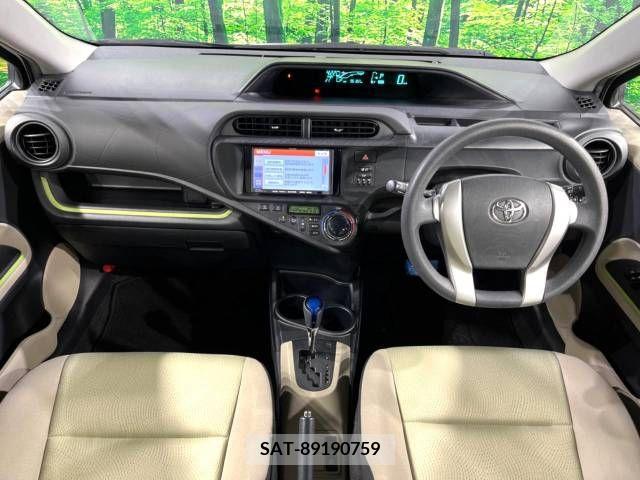 Toyota AQUA 2012-01 381484-1