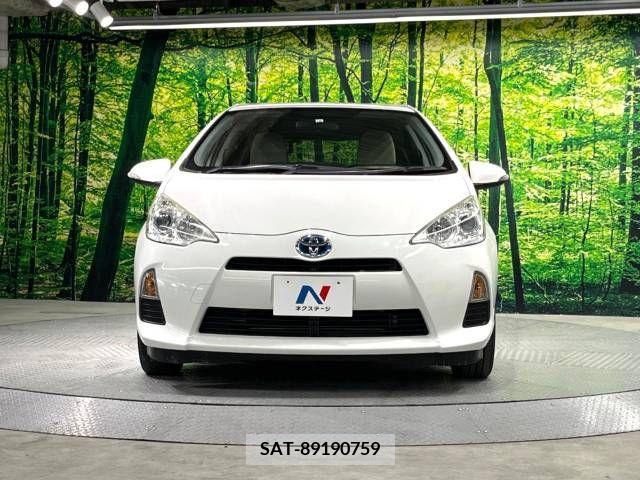 Toyota AQUA 2012-01 381484-13