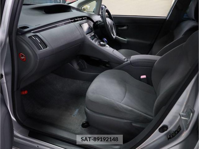 Toyota PRIUS 2010-10 282068-9