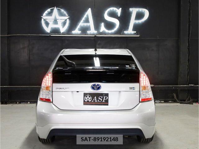 Toyota PRIUS 2010-10 282068-5