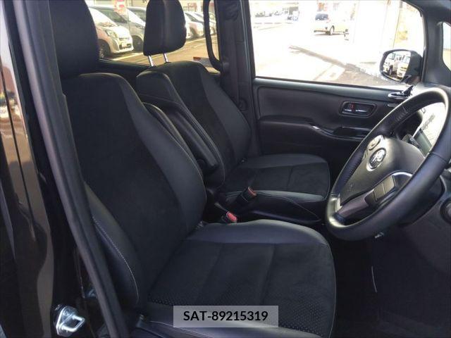 Toyota VOXY 2021-12 321692-9
