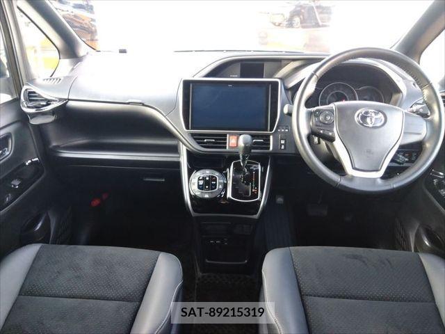 Toyota VOXY 2021-12 321692-1