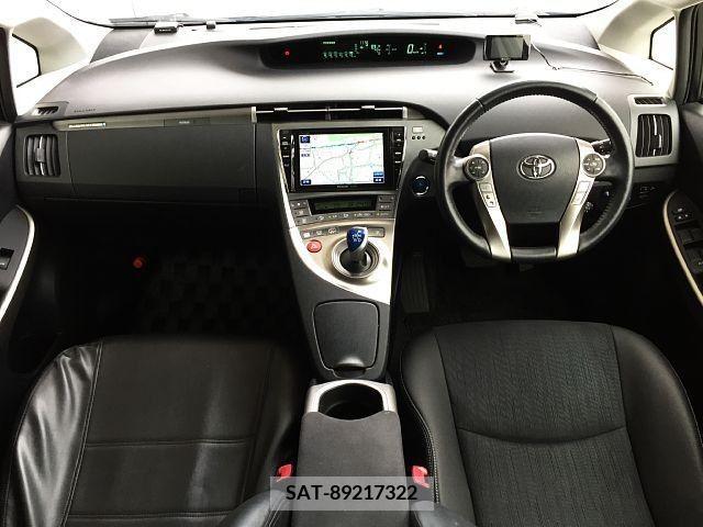 Toyota PRIUS PHV 2013-02 282593-1