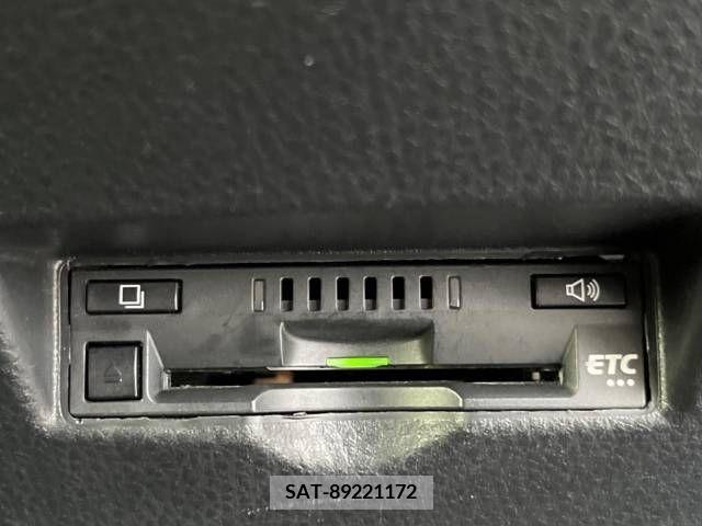 Toyota C-HR 2017-07 323021-7