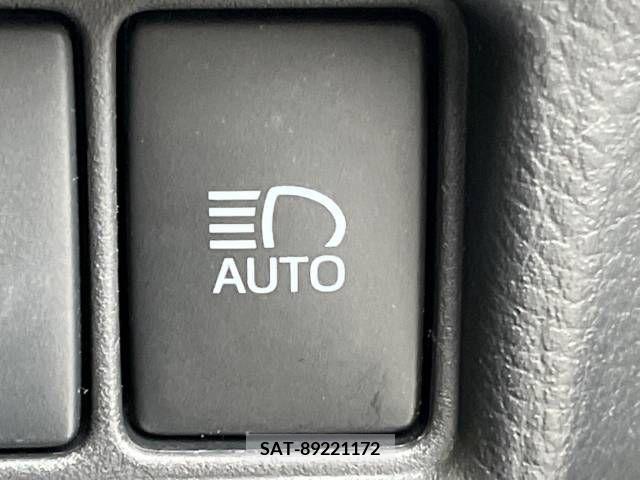 Toyota C-HR 2017-07 323021-5
