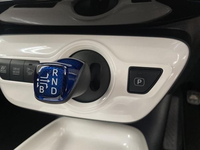 Toyota PRIUS 2016-09 10236-25