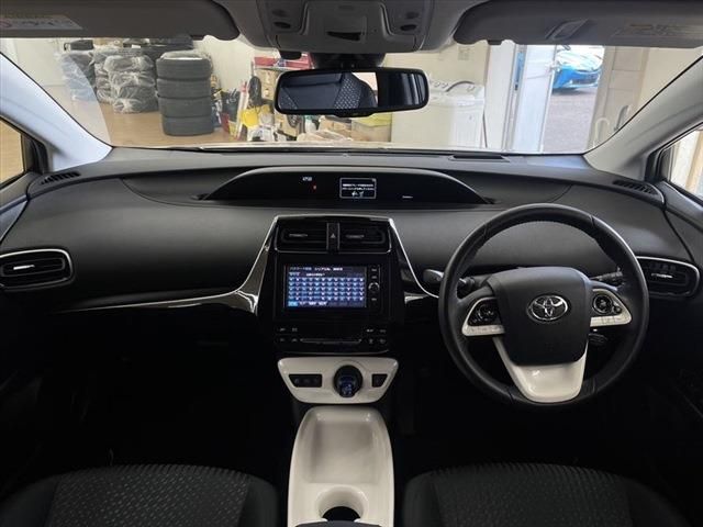 Toyota PRIUS 2016-09 10236-18