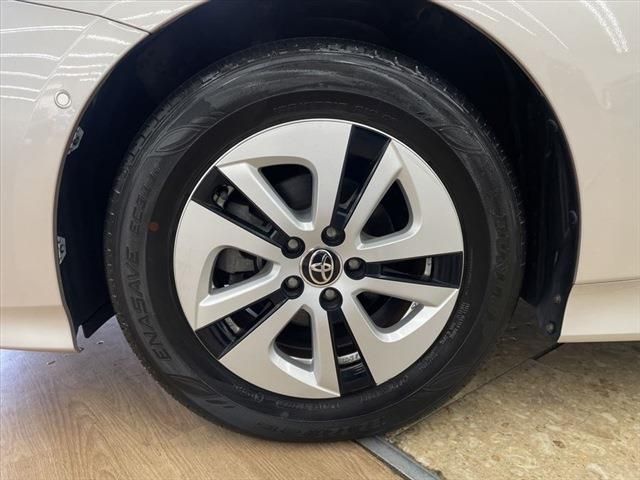 Toyota PRIUS 2016-09 10236-17