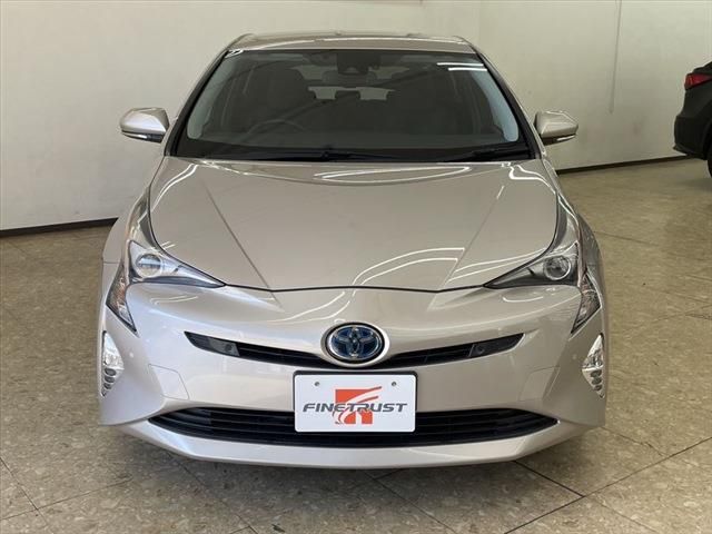 Toyota PRIUS 2016-09 10236-1
