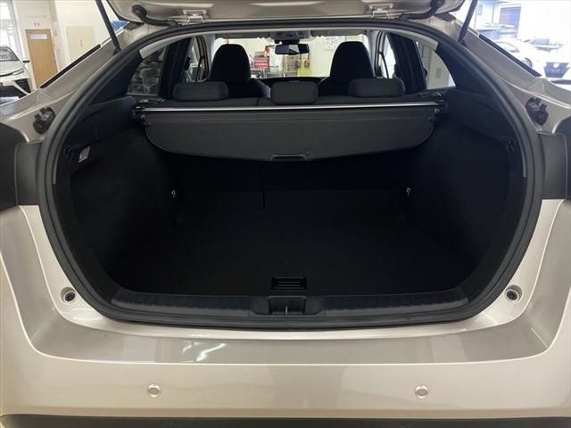 Toyota PRIUS 2016-09 10236-23