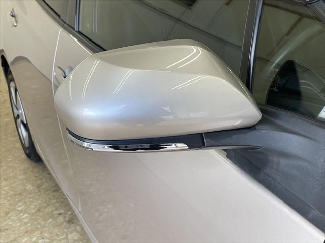 Toyota PRIUS 2016-09 10236-13